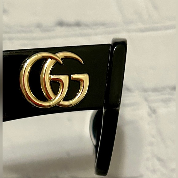 Like New Black Gucci GG Sunglasses (Size Large) - Picture 5 of 13
